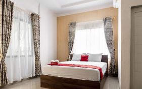 RedDoorz Syariah near Stadion Teladan Medan